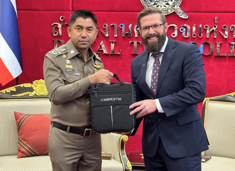 Matt Parker presents Cellebrite technology to the General of the Thai Royal Police.